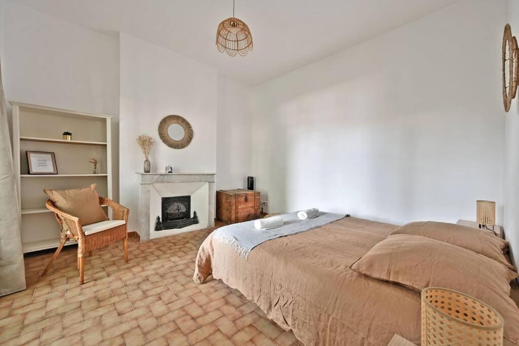 Au Coeur Des Platanes - Parking Gratuit Sous-Terrain - Clim - Balcon Appartement Avignon Buitenkant foto