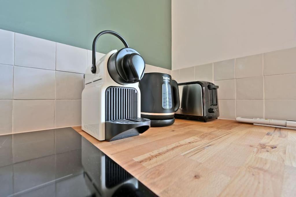 Au Coeur Des Platanes - Parking Gratuit Sous-Terrain - Clim - Balcon Appartement Avignon Buitenkant foto